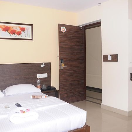 Hotel Orangeinn Omr Perungudi เชนไน ภายนอก รูปภาพ