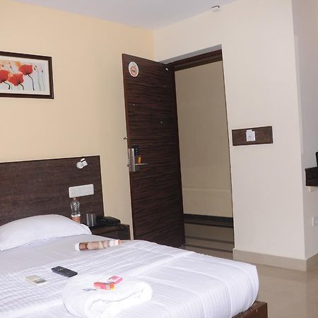 Hotel Orangeinn Omr Perungudi เชนไน ภายนอก รูปภาพ
